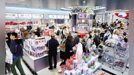 大阪万博:万博グッズ意外と爆売れ、ミャクミャク人気で店舗数増 : 読売新聞