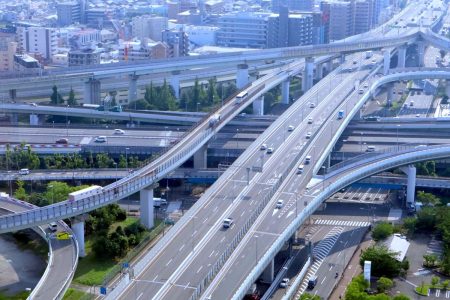 阪神高速の挑戦！ 大阪・関西万博、1日15万人動かす“動くインフラ”の実力とは？ | Merkmal（メルクマール）