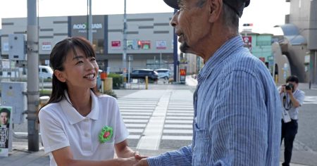 炎天下の街頭で当選を感謝「ポカリどこ」混乱の一幕も　大阪の維新・佐々木氏が決意新たに - 産経ニュース