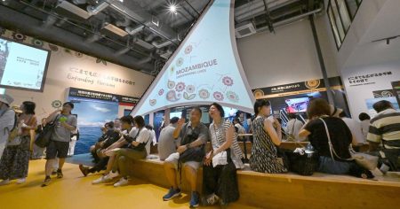 大阪万博モザンビークパビリオン、帆船に見る港のにぎわい　伝統生地も人気 - 日本経済新聞