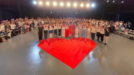 大阪・関西万博　フランス ナショナルデー／ファム・デュ・モンド財団とニナファーム、"愛の讃歌"がテーマのフランス館にて「世界最大のハート型折り紙」ギネス世界記録™更新 | 美麗インターナショナル有限会社のプレスリリース