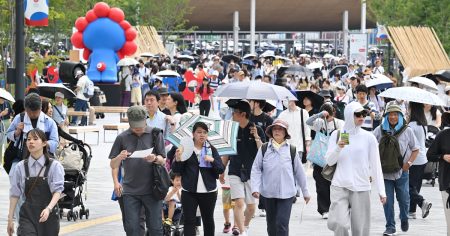 大阪万博でホテル特需、大阪府内の宿泊料4割上昇　会期後半さらに高騰も - 日本経済新聞