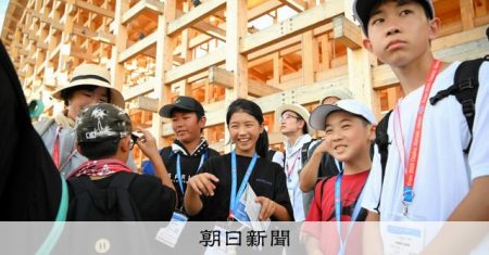 万博招待の能登の中学生、25年後の自分と対面「お母さんと似てた」 [大阪・関西万博2025][リング][ミャクミャク][ユスリカ]：朝日新聞