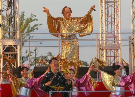 松平健　大阪・関西万博で「マツケンサンバII」や「暴れん坊将軍」を熱唱　来場者6000人や吉村知事らも一緒に「オレ！」（Yahoo!ニュース オリジナル THE PAGE）