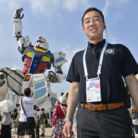 ガンダムの世界、発信します　壬生町出身の鈴木さん　大阪・関西万博パビリオン副館長に　要人対応にも奔走｜県内主要｜下野新聞デジタルニュース｜下野新聞デジタル