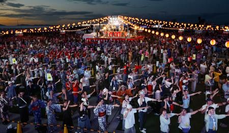 万博、盆踊りで「世界記録」　最多の６２カ国３９４６人が参加：東京新聞デジタル