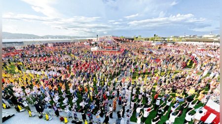 大阪万博:盆踊りでギネス記録…万博会場に特設やぐら、６２か国３９４６人 : 読売新聞