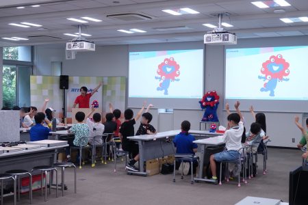 万博のIOWN技術を子供たちが体験、「NTTドリームキッズ　みらいスクール」都内で開催 - ケータイ Watch