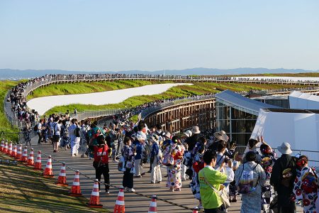 万博・大屋根リングで約８０００人の盆踊り、吉村洋文府知事も参加 | Lmaga.jp