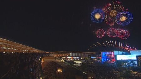 全国の花火が万博に！スペシャル花火ショー打ち上げの１日を定点観測　「花火の時間は５分だけどそれ以上の価値」打ち上げ時間は『非公表』日暮れまで３時間以上待つ人も | 特集 | MBSニュース