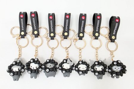 サンリオ人気キャラが…入手困難「黒ミャクミャク」仕様に！？ 万博で販売 | Lmaga.jp