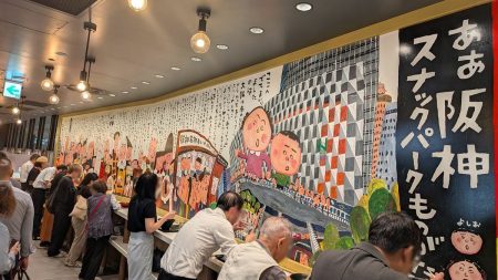 大阪の｢全員立ち食いフードコート｣が“コスパ最強”すぎた。「ラーメン390円」「いか焼き187円」！阪神百貨店《スナックパーク》の凄さをルポ | 最高のフードコートを探そう | 東洋経済オンライン