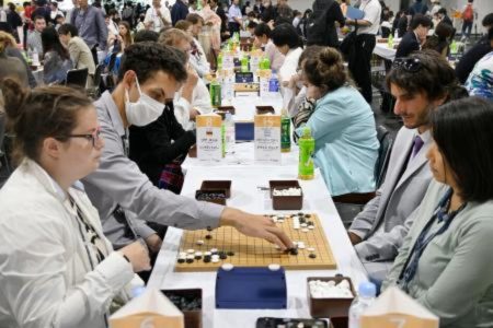 万博、男女一組「ペア碁」で熱戦　35カ国・地域400人参加｜【西日本新聞me】