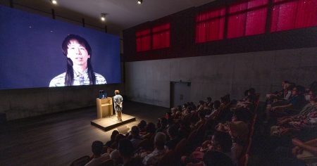 大阪万博のDialogue Theater、対話で味わう唯一無二の10分間 - 日本経済新聞