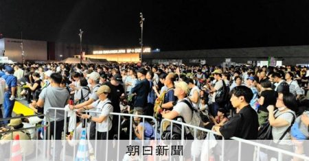 万博客の帰宅足止め、メトロ運転見合わせ　ゲート大混雑で救助要請も [大阪府] [大阪・関西万博2025]：朝日新聞
