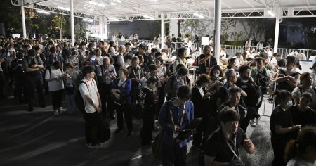 大阪万博会場直結の大阪メトロ中央線ストップ、帰宅困難多数　開場1時間遅れに - 日本経済新聞