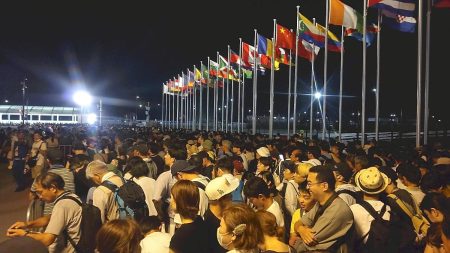 大阪万博:大阪メトロ中央線が全線で運転再開、足止めを食った万博来場者は帰途に…きょう開場は１時間遅れで : 読売新聞
