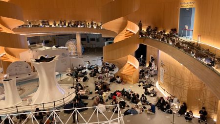 【続報】大阪メトロ中央線の復旧めどは立たず…万博“帰宅困難”の来場者がパビリオンで一夜を明かす 約35人が救急搬送（14日午前2時半現在）（2025年8月14日掲載）｜YTV NEWS NNN