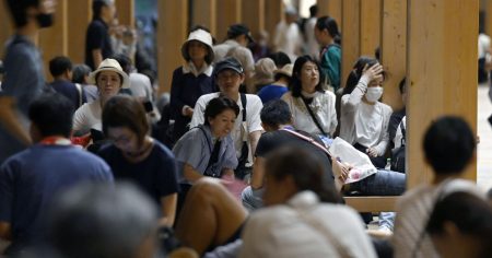 大阪万博会場で大阪メトロ運行トラブルの帰宅困難、協会「災害時に準じ対応」　情報発信に課題 - 日本経済新聞