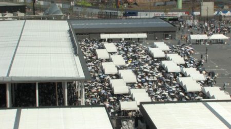 万博・東ゲートには日傘を差した行列　来場者数は3日連続の16万人超え（MBSニュース） - Yahoo!ニュース
