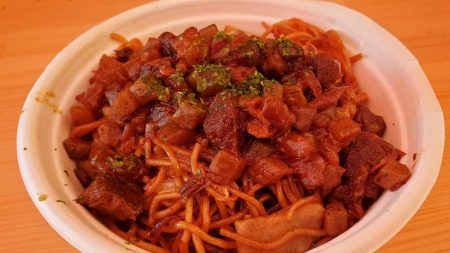 大阪・関西万博で神戸長田の名物が！神戸養蜂場キッチンカーでぼっかけ焼きそば売ってるよ【神戸市】（斎信夫（いつき）） - エキスパート - Yahoo!ニュース