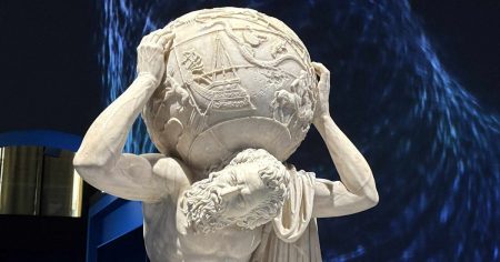 【レポート】大阪・関西万博 イタリア館「芸術は命を再生する」  ファルネーゼのアトラス、レオナルド・ダ・ヴィンチの素描、円形劇場ではプッチーニ《蝶々夫人》の演奏も – 美術展ナビ
