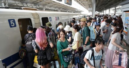 【動画】「ミャクミャクに会えた」「仕事やる気が…」お盆休み最終日、新幹線もUターンラッシュ - 産経ニュース