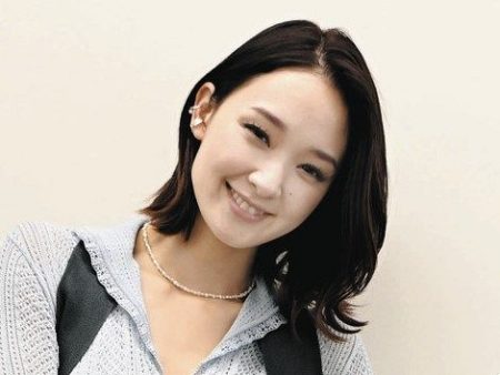 32歳女優、大物夫妻とともに楽しんだ大阪・関西万博 貴重な3ショット＆ミニスカ姿に反響 「なんと贅沢な」「スタイルいい」（中日スポーツ） - Yahoo!ニュース