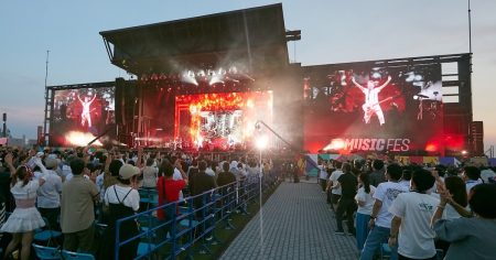 布袋寅泰さん、大阪万博ライブで平和訴え　伝えたいのは「愛」 - 日本経済新聞