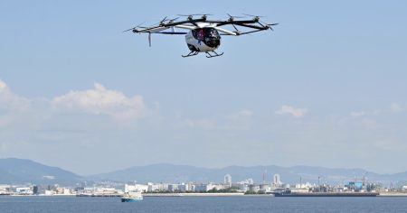 スカイドライブ、大阪万博で「空飛ぶクルマ」海上飛行を披露 - 日本経済新聞