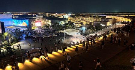 大阪万博リング、光が生み出す一体感　ドローンショーと照明で｢共演｣ - 日本経済新聞