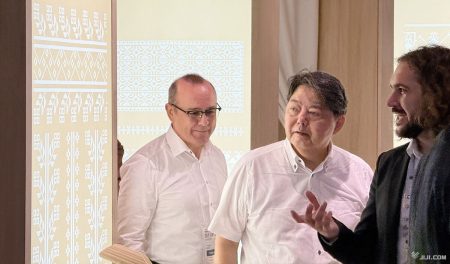 林官房長官「万博来場を」：時事ドットコム