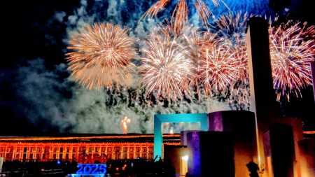 入場者最多更新ならずも “打ち上げられなかった花火、再び” 夢洲の夜空に大輪の花 大阪・関西万博 | ラジトピ ラジオ関西トピックス