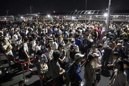 徒歩で1000人が会場「脱出」　万博足止め、数キロ移動か（共同通信） - Yahoo!ニュース