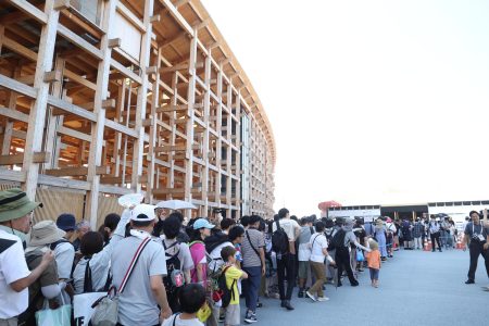 大阪・関西万博の公式サイト「安全確保できる環境ではありません」早朝の入場待ち自粛を呼びかけ（日刊スポーツ） - Yahoo!ニュース