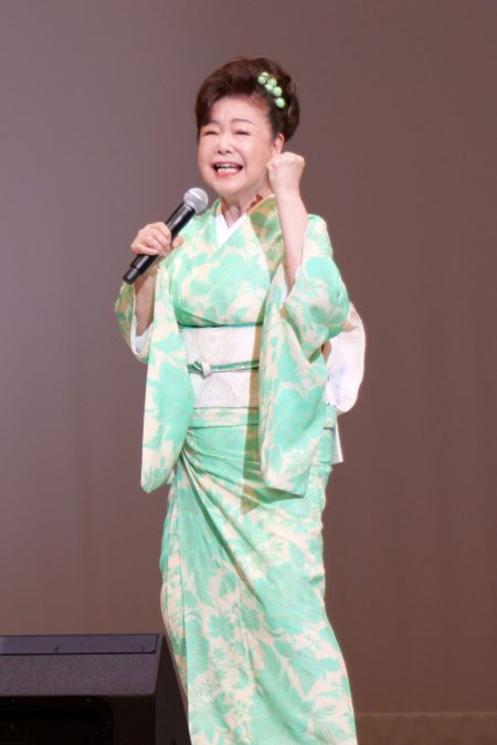 中村美律子、大阪・関西万博で世界へ届けた“みっちゃん節”。盲導犬支援への想いを胸に「河内おとこ節」を披露 - オトカゼ 〜音楽の風〜