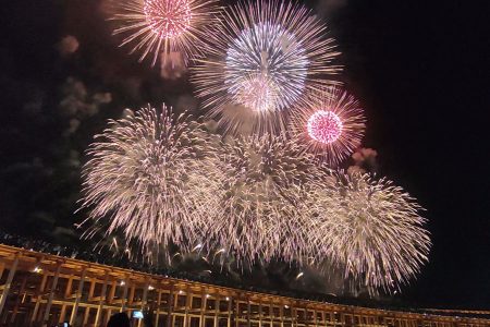 想像よりやばい！ 万博「秋の花火大会」はじまる、圧巻の５分間で客魅了 | Lmaga.jp