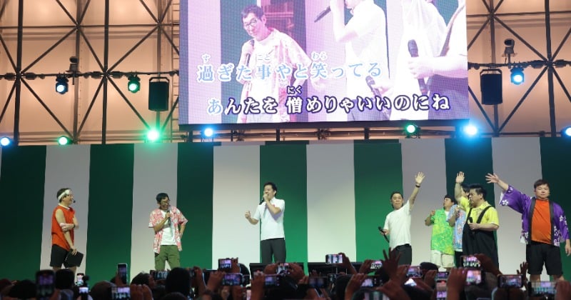明石家さんま＆吉村洋文知事、万博の夜にサプライズ登場で騒然　知事はカラオケ熱唱「やっぱ好きやねん」「大阪ー！」 【大阪・関西万博】 | ORICON NEWS