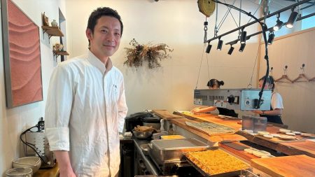 元イタリアンシェフ｢コロナ禍で1500万借金｣から《万博出店》へ。｢家賃2万円｣おんぼろとんかつ店が月商2700万円に急成長した｢振り幅戦略｣ | 外食 | 東洋経済オンライン