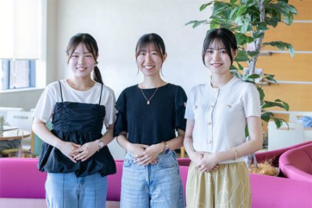 【学生インタビュー】大阪・関西万博にて「多世代でつくり出す驚きに満ちたアート」をテーマにした出展に取り組んだ、社会システム学科の日下菜穂子ゼミ生たちにお聞きしました :: 同志社女子大学