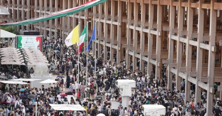 万博会期終盤の駆け込みで連日16万人超が来場　混雑拍車に懸念　13日で閉幕まで1カ月 - 産経ニュース