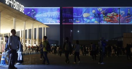 大阪万博、災害時は隣接倉庫にも情報投映へ　帰宅困難受け発信強化 - 日本経済新聞