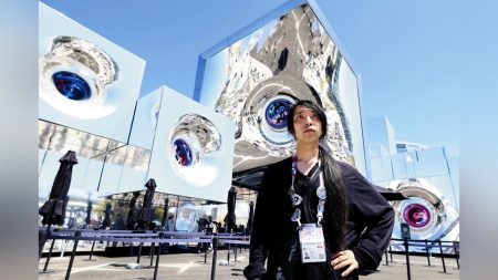大阪万博:万博で数万人足止めの夜にパビリオン「null2（ヌルヌル）」をリモートで再起動した落合陽一さん…「暗いと不安になるじゃん、会場に残らざるを得ないなら楽しくやろうぜって」 : 読売新聞