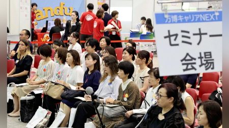大阪万博:万博で働いた経験、ぜひうちで生かして…接客スキルや語学力備えた即戦力に１００社超が熱視線 : 読売新聞