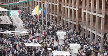 万博「早めの予約を」　閉幕前ラッシュ到来、連日20万人超が来場 - 産経ニュース