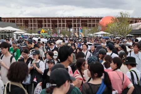5時間待ちのパビリオン、すし詰めで泣き出す子ども、怒号も響き　大阪・関西万博「駆け込み」大混雑でカオス（J-CASTニュース） - Yahoo!ニュース