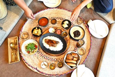 万博最難関？サウジレストランで、未知のおいしさを体験「実は賄いが…」 | Lmaga.jp