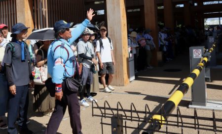 大阪・関西万博　VIPも遮断機待ちで通れません　“撮り鉄”の撮影スポットにもなっている「踏切」とは（AERA DIGITAL）｜ｄメニューニュース（NTTドコモ）