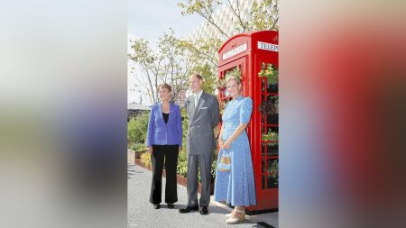 大阪万博:英・エドワード王子夫妻が万博に…英国館など視察 : 読売新聞