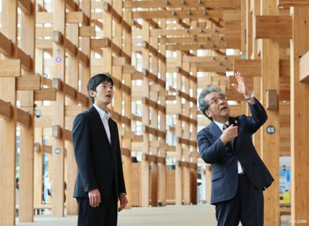 悠仁さま、大屋根リング視察　「皇居より広いですね」―大阪・関西万博：時事ドットコム